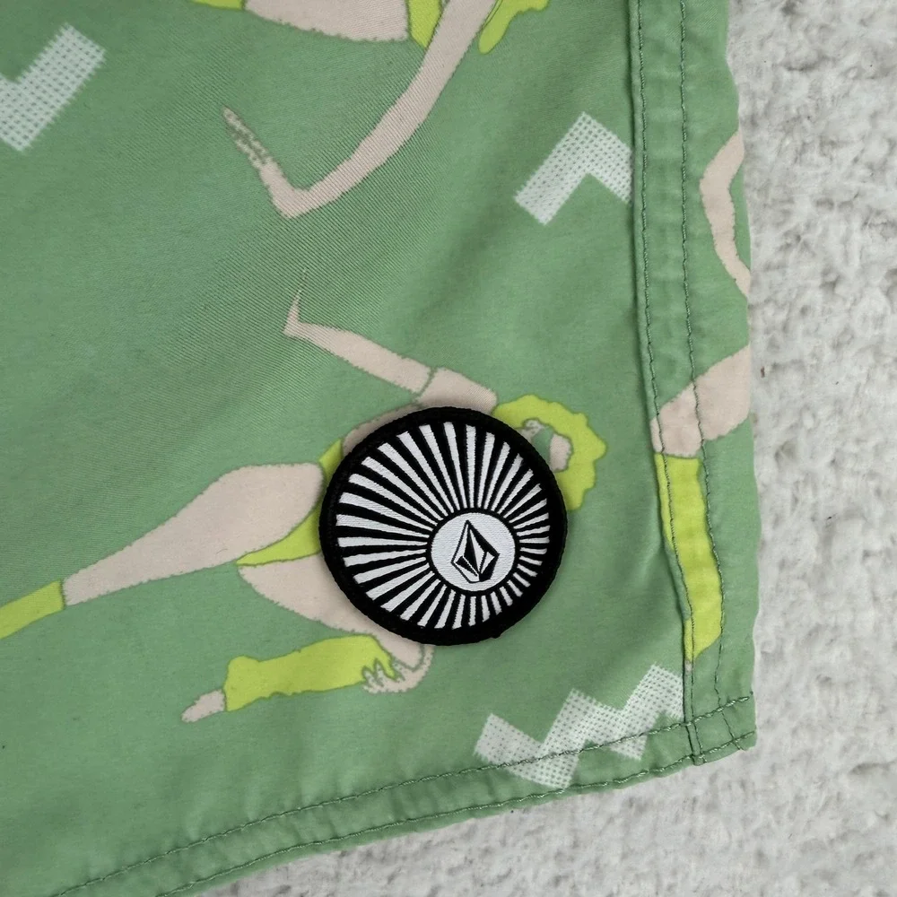 Volcom Swim Shorts Mens Medium Green Retro Graphic Trunks Mesh Lined Girls
